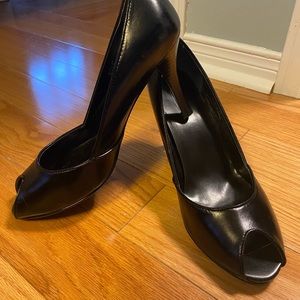 Black Luca Ferri heels, size 8.5, never worn